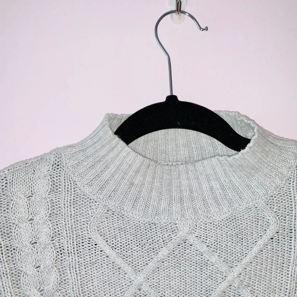 Old Navy Light Gray Mock Neck Cable Knit Pullover Sweater Small Women’s - Picture 2 of 11